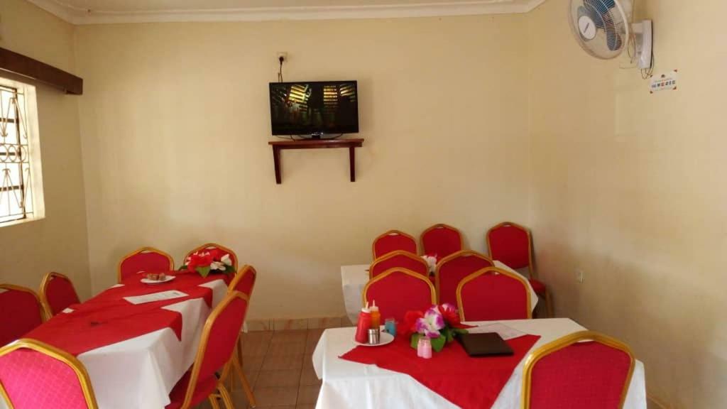 Kanberra Hotel Lira Extérieur photo